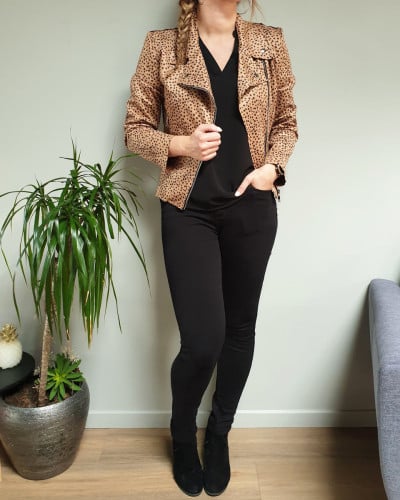 Veste perfecto suédine couleur camel pois noirs