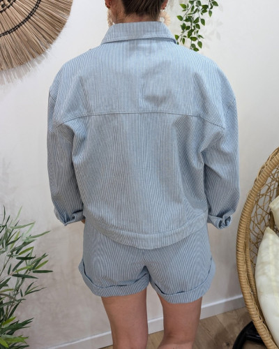 Veste femme courte à rayures bleu ciel et blanche