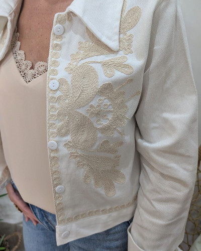 Veste femme écrue broderies beiges Ilyana