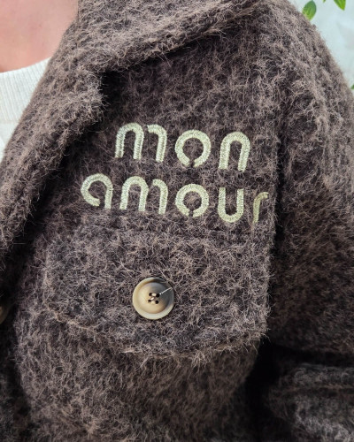 Veste femme boutonnée broderie mon amour dorée
