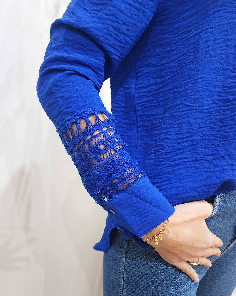 Blouse femme bleu roi manches brodées