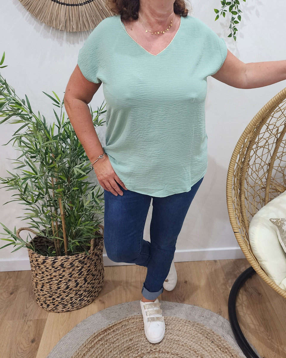 Blouse femme vert d'eau liseré doré dos noué