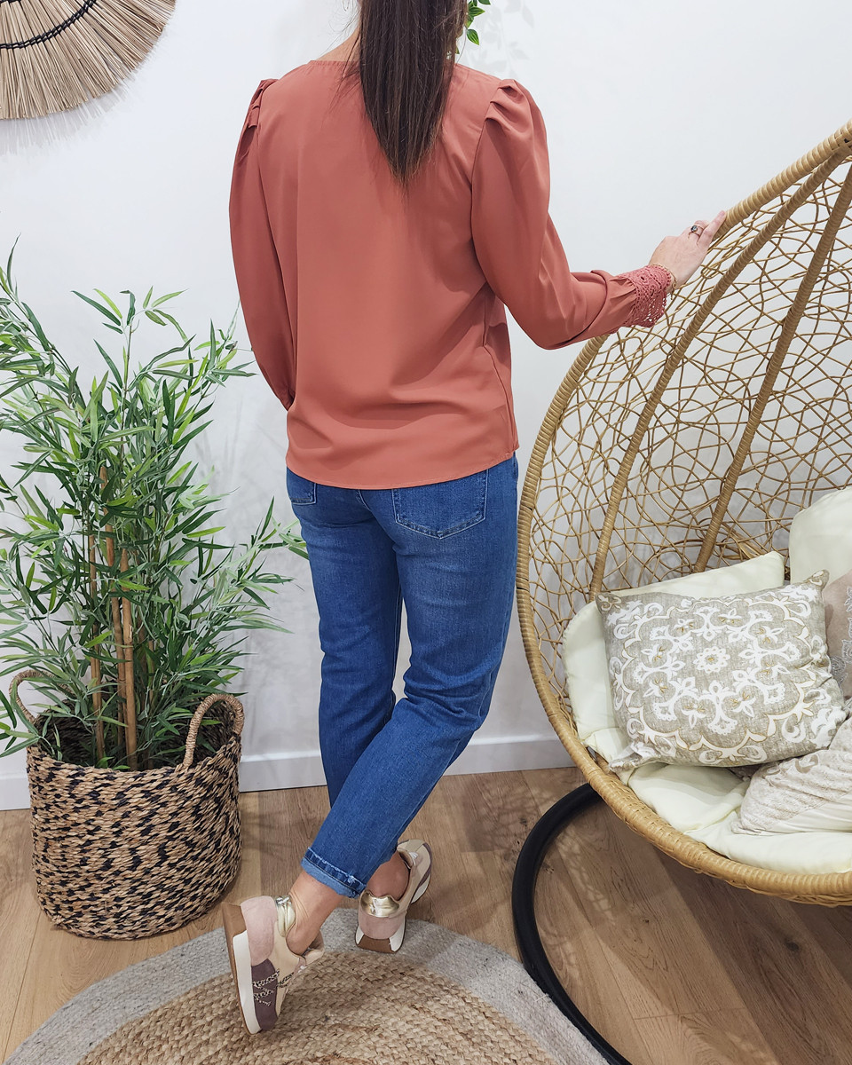 Blouse femme terracota manches brodées Aurora