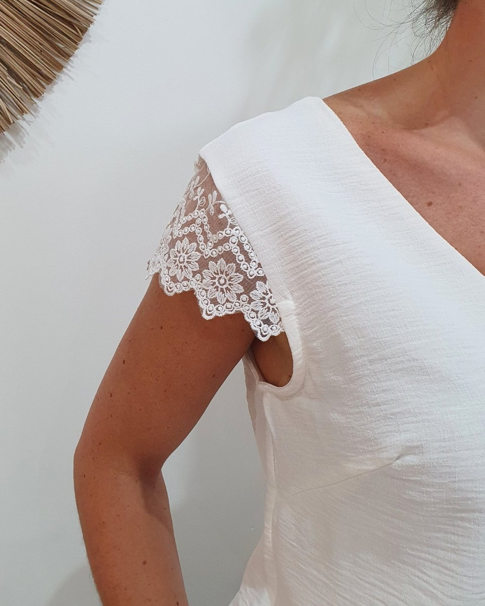 Blouse femme écrue dos et manches dentelle Enya
