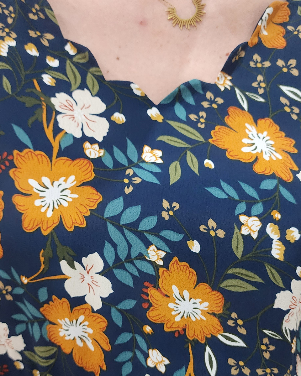 Combinaison femme marine imprimé floral beige et moutarde