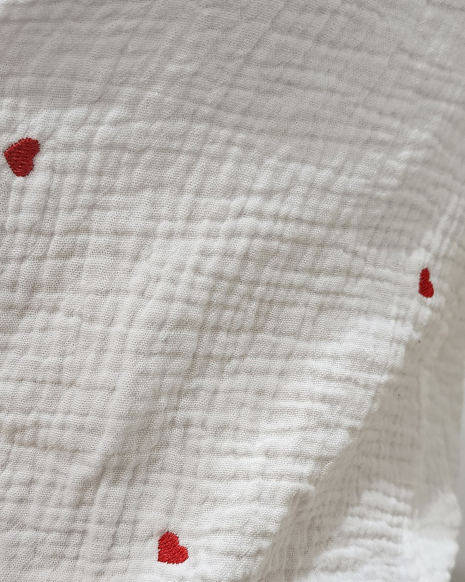 Chemise coton gaze blanche coeurs rouges