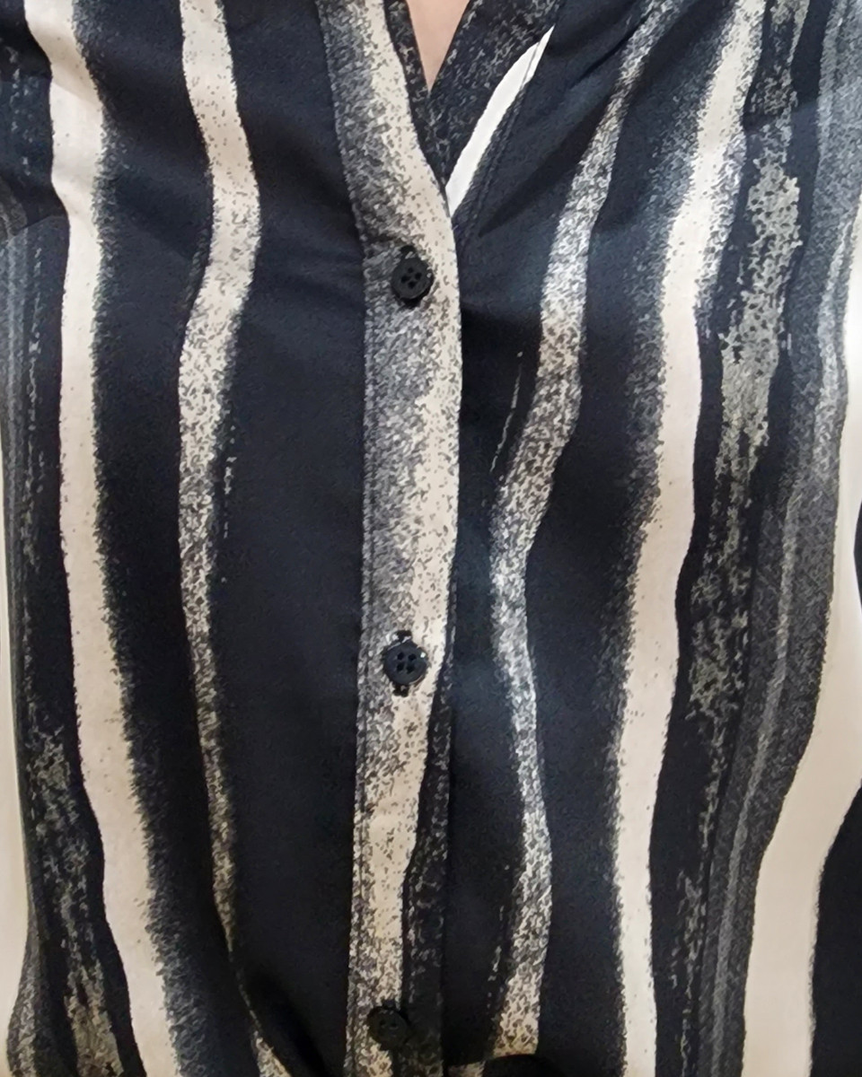 Chemisier femme noir et beige rayures satiné