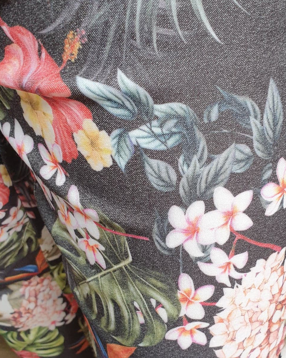 Pantalon fluide noir feuillages et fleurs exotiques multicolores