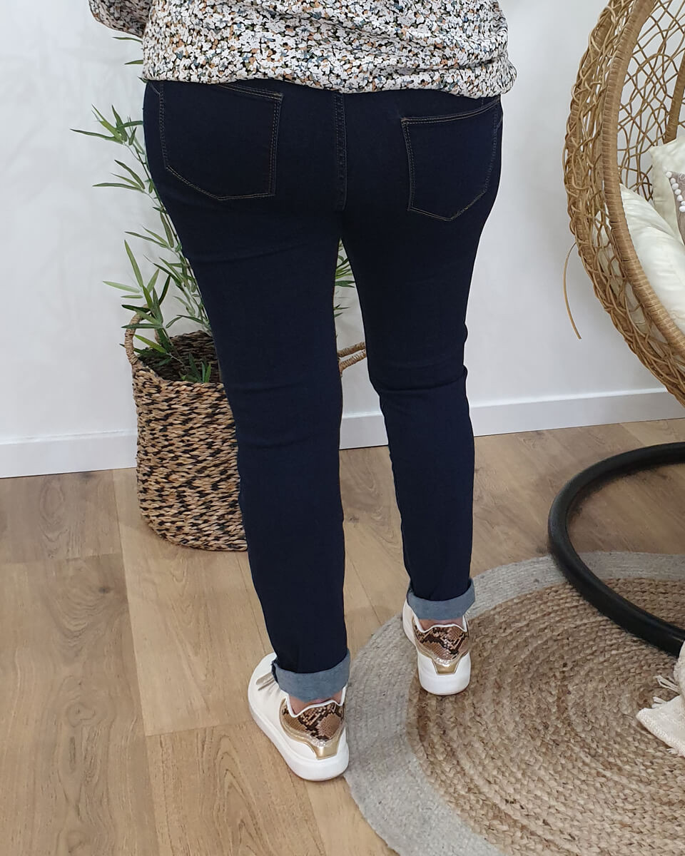 Jean foncé brut fin coupe confort