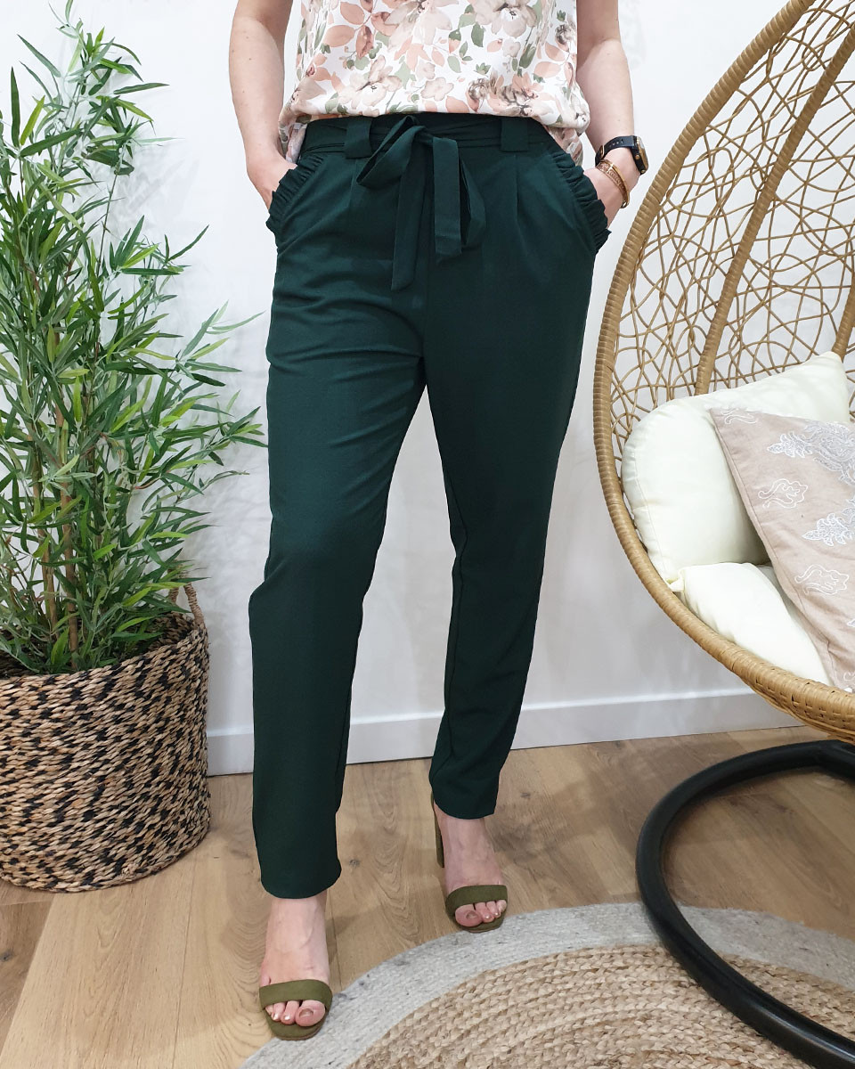 Pantalon fluide paper bag vert émeraude poches à volants