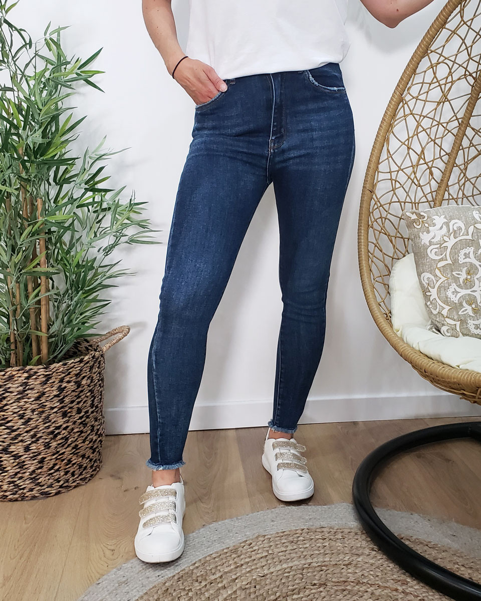 Jean femme 7/8 foncé légèrement délavé skinny push up taille haute