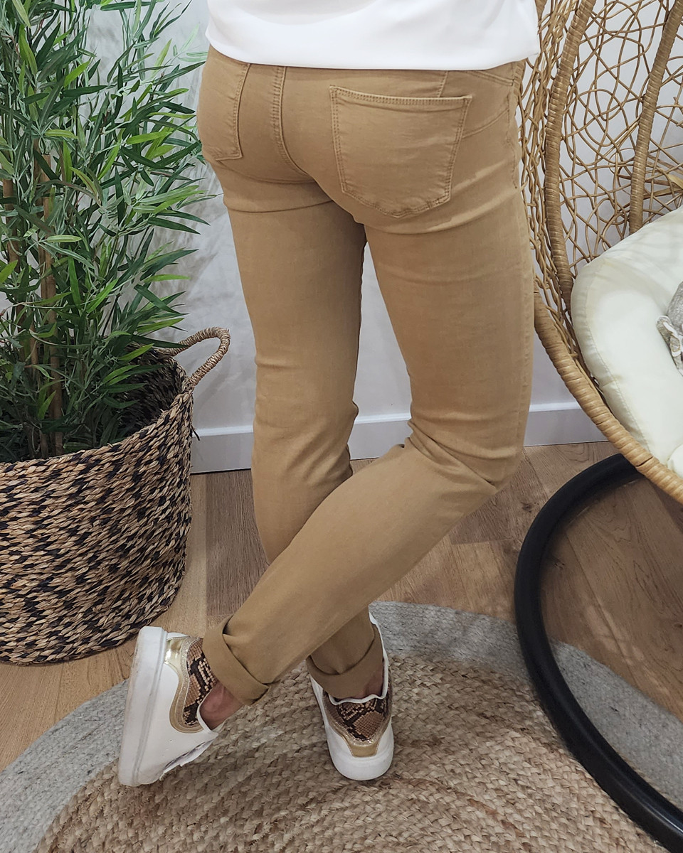 Pantalon femme beige foncé slim coupe confort