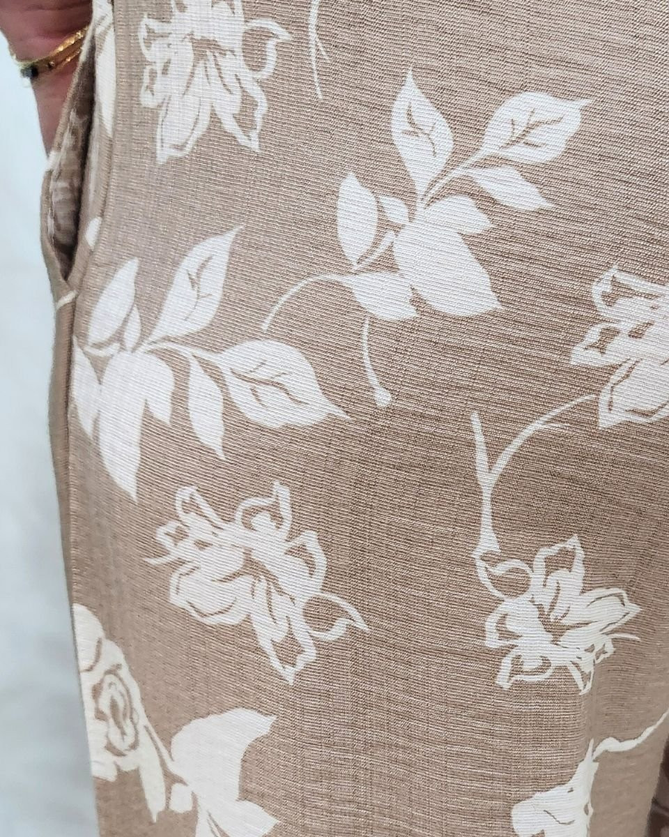 Pantalon femme fluide beige fleurs blanches