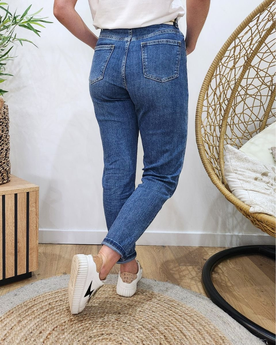 Jean femme mom bleu foncé légèrement délavé