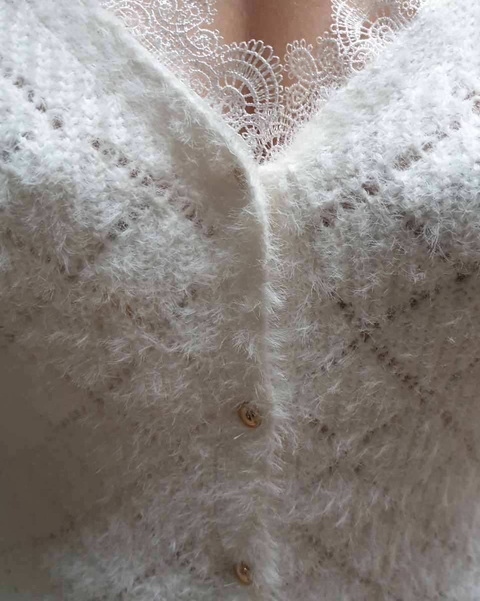 Pull boutonné réversible ajouré blanc cassé