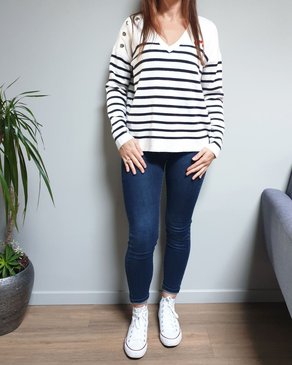 Pull marinière blanc rayures bleues coeurs rouges