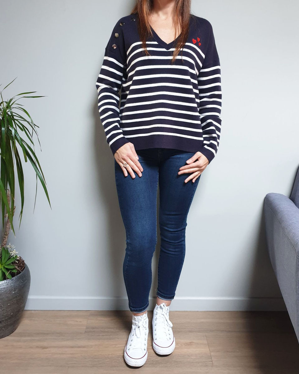 Pull marinière bleu rayures blanches coeurs rouges