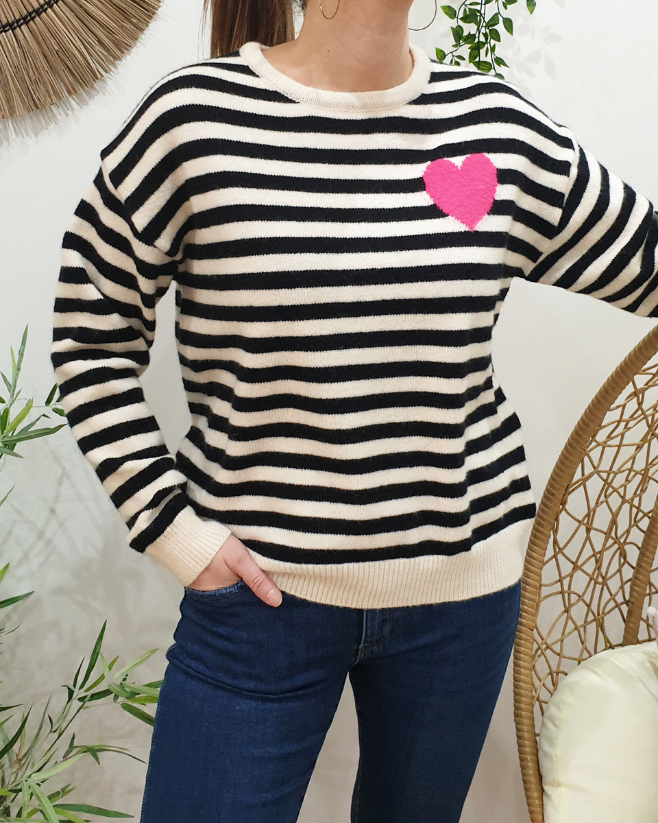 Pull marinière noir blanc cassé coeur rose