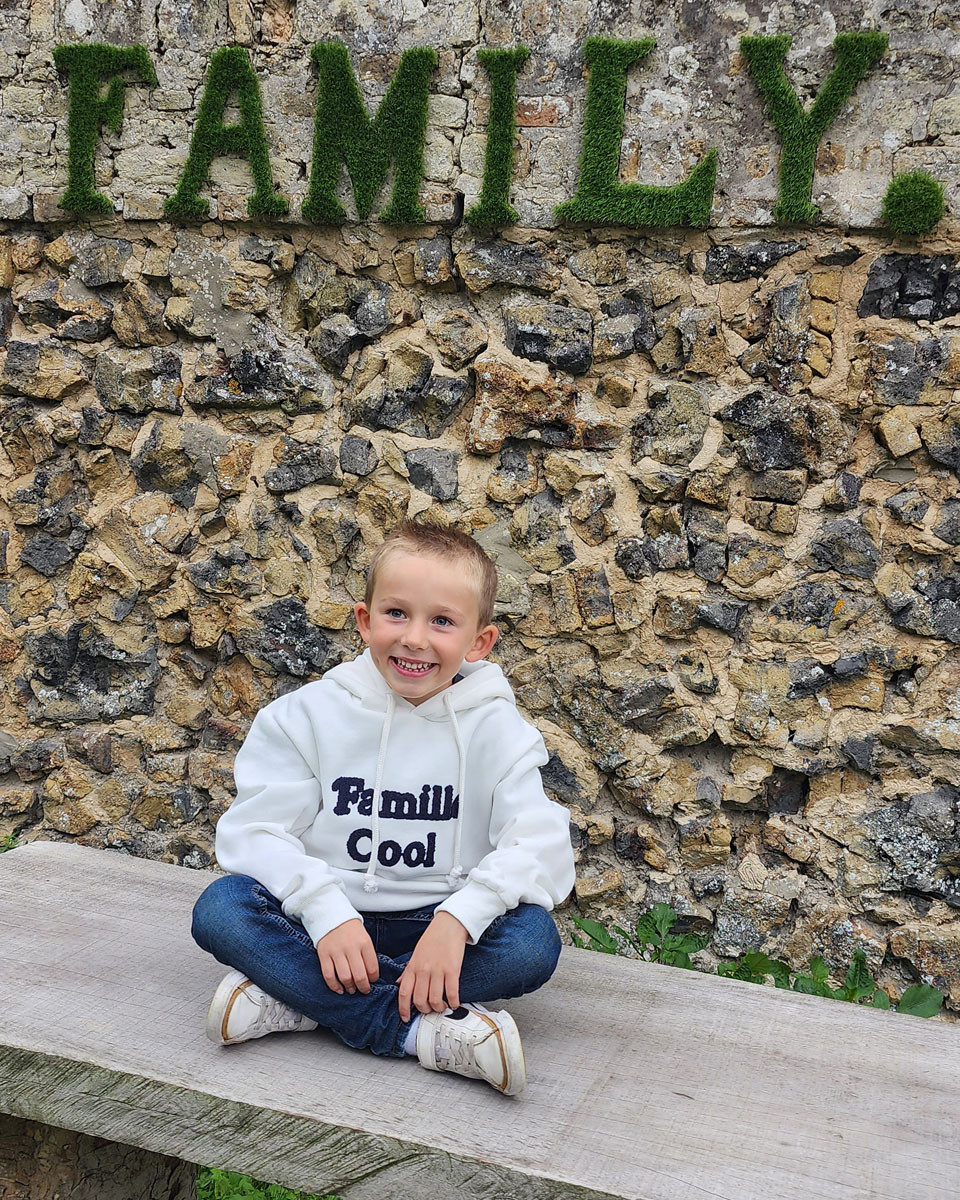 Sweat à capuche enfant broderie Famille Cool