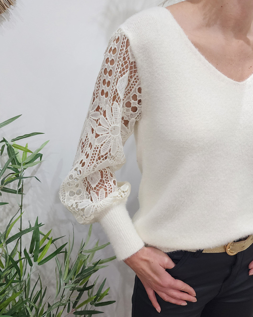 Pull femme écru manches brodées Malya