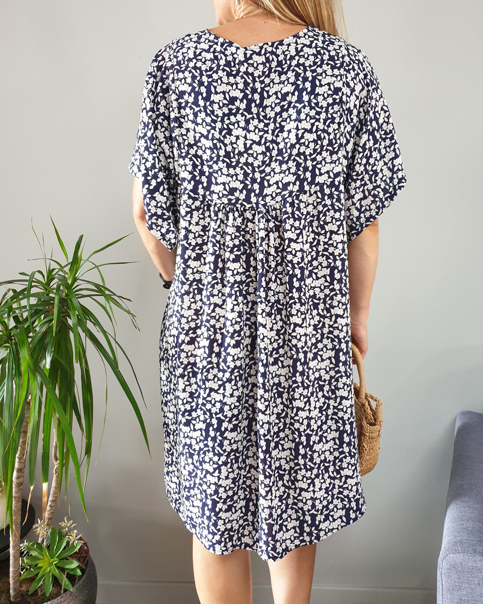 Robe grande taille fluide marine fleurs liberty blanches