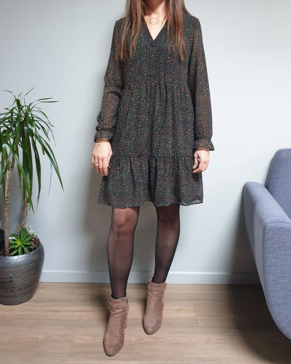 Robe fluide à volants kaki taches léopard camel marine