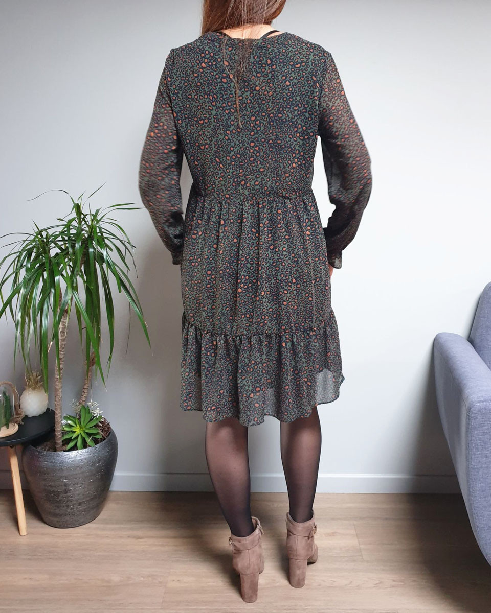 Robe fluide à volants kaki taches léopard camel marine