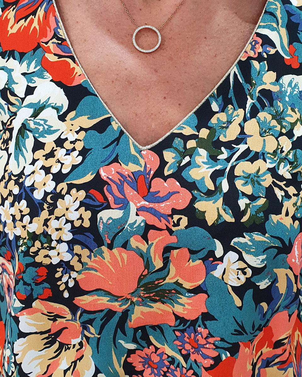 Robe noire imprimé floral corail vert et pêche