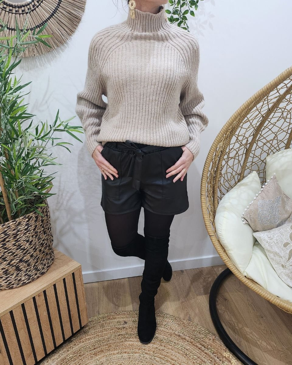 Short femme similicuir noir ceinture nouée