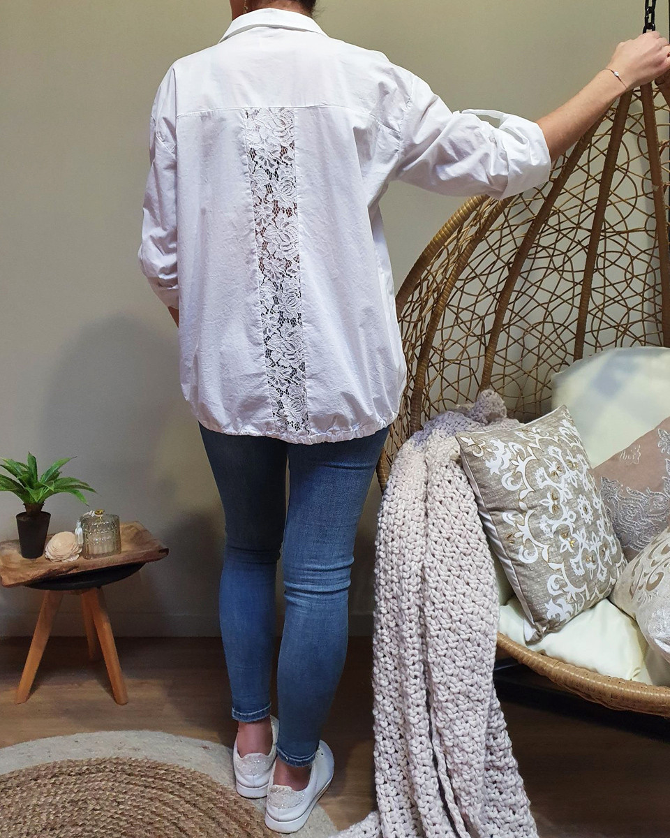 Chemise blanche poches et dos dentelle