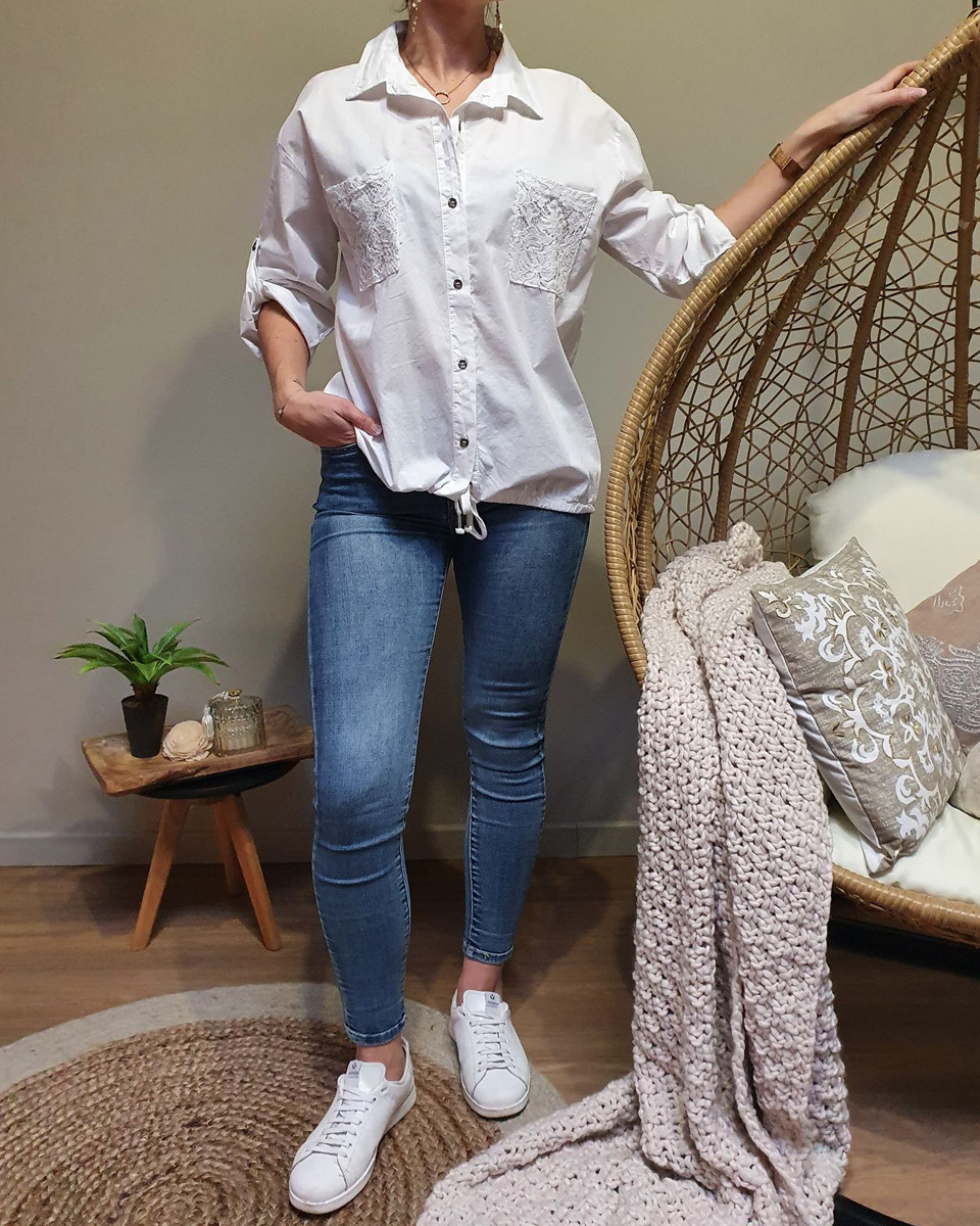 Chemise blanche poches et dos dentelle