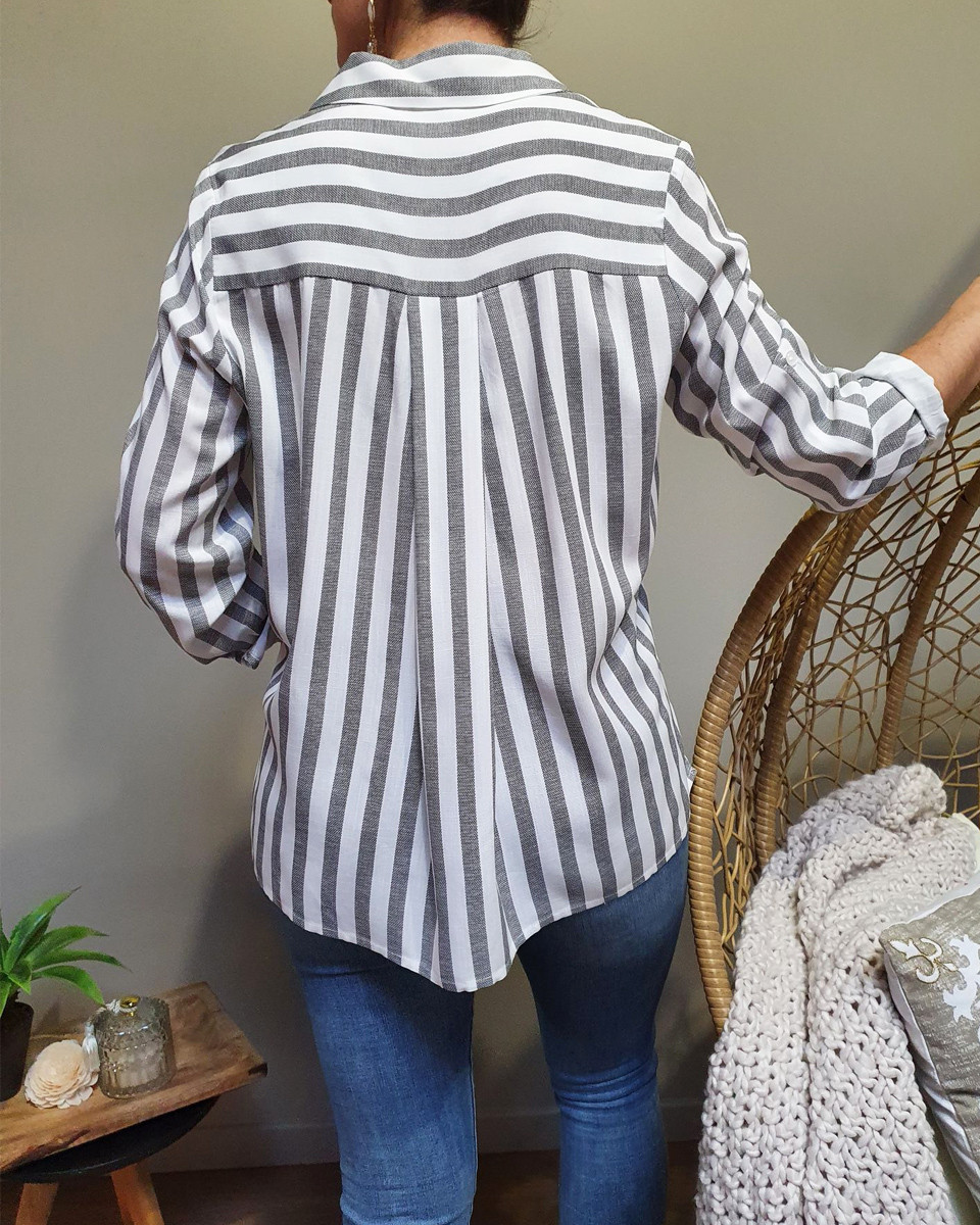Chemisier blanc à rayures grises
