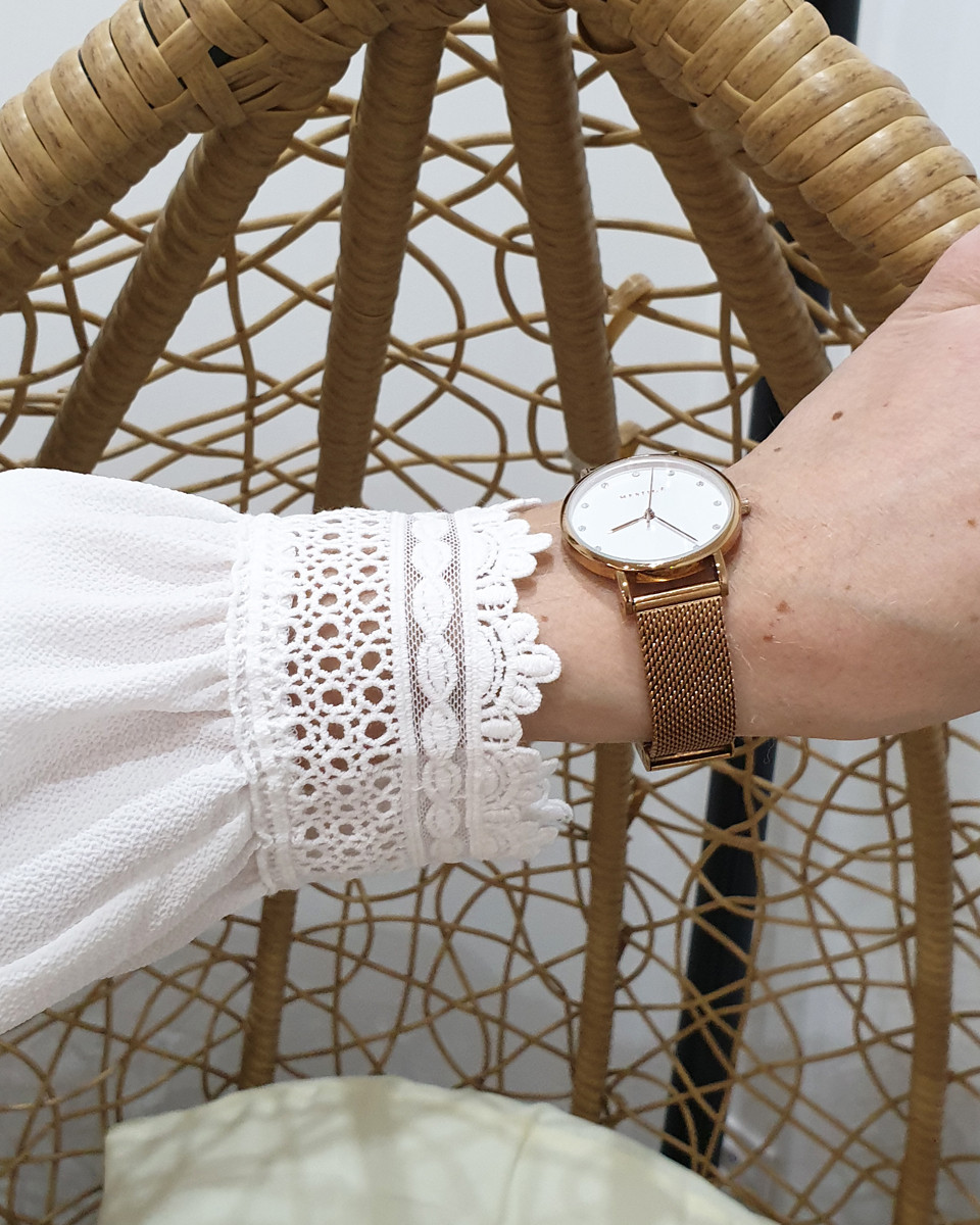 Chemisier blanc manche et poitrine brodées