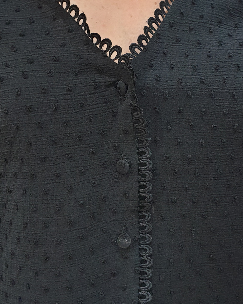 Chemisier noir plumetis col brodé