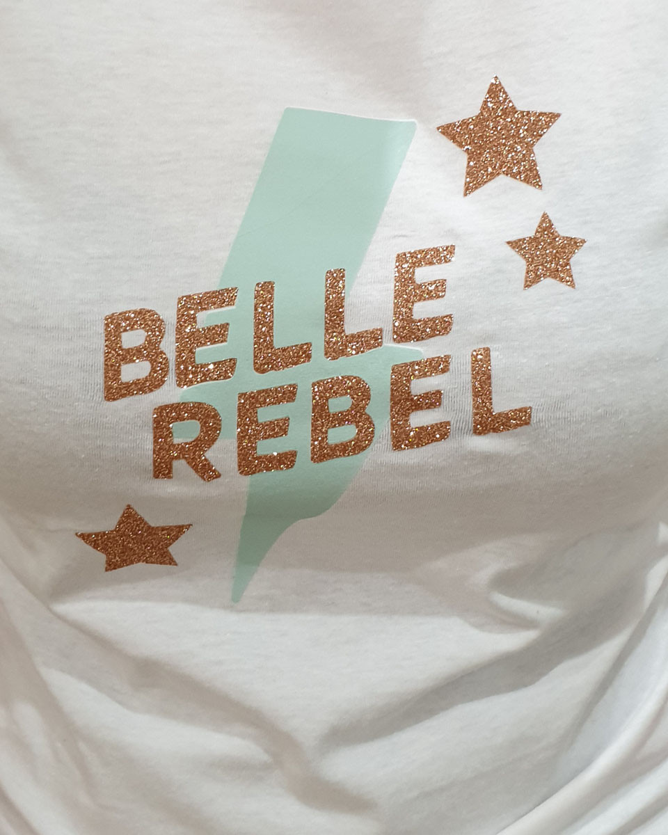T-Shirt blanc Belle rebel pailleté éclair vert d'eau
