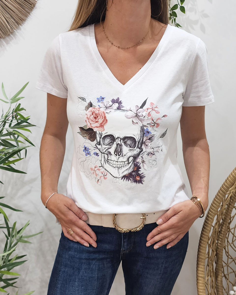 T-shirt blanc tête de mort fleurie rose parme