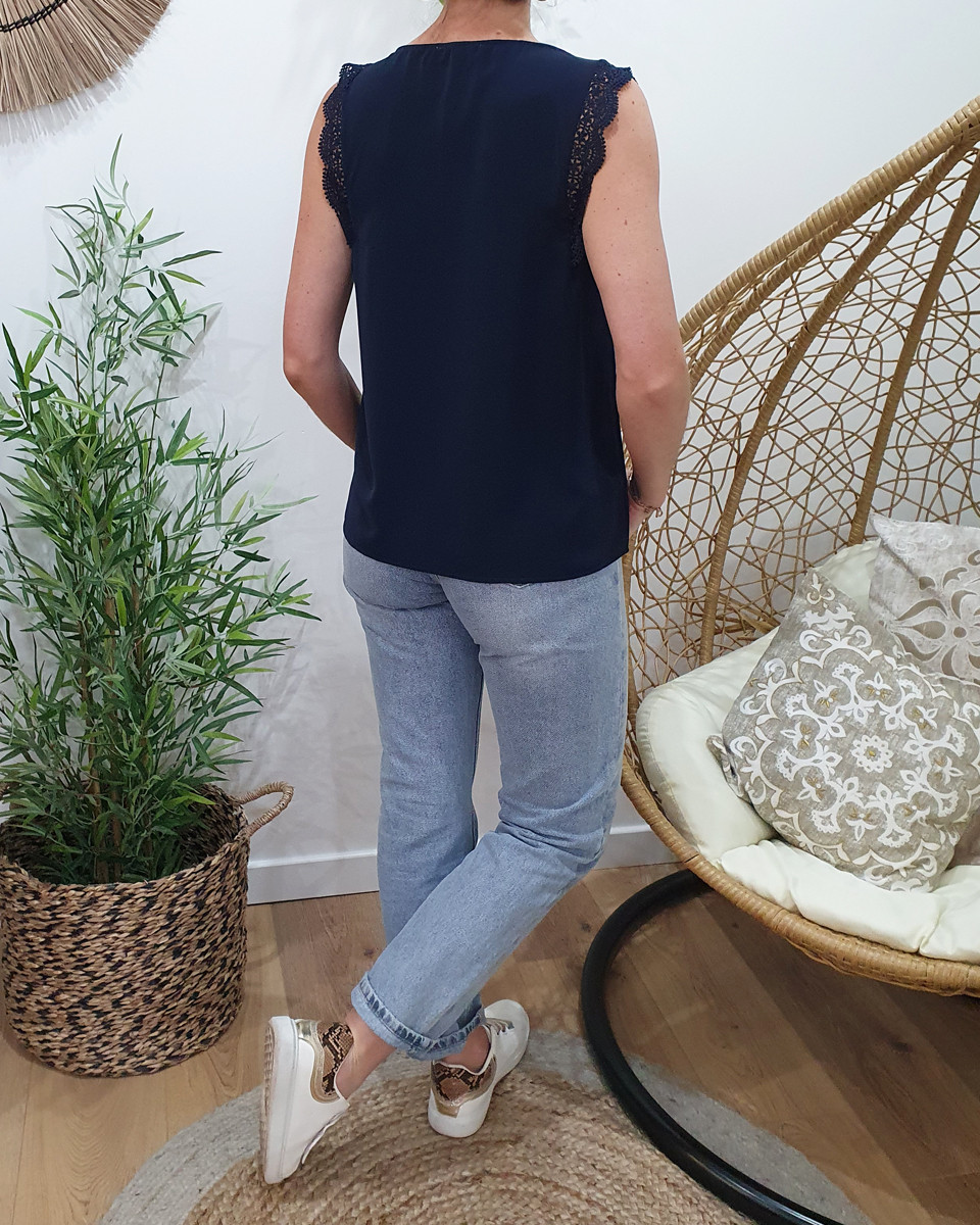Top femme bleu marine dentelle Adrienne