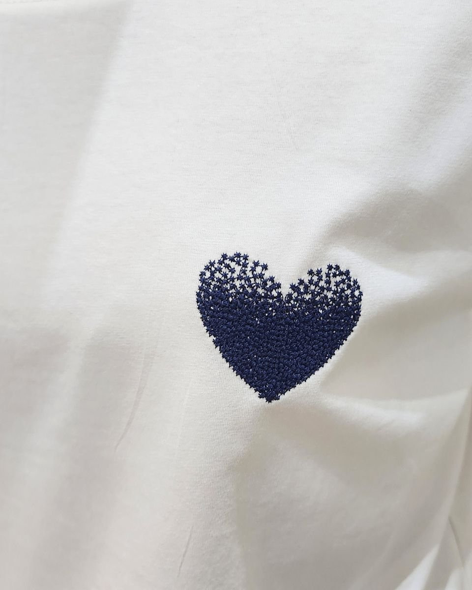 T-Shirt blanc broderie coeur dégradé