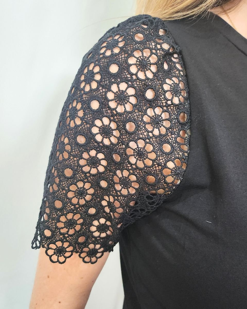 T-shirt femme noir manches brodées Léontine