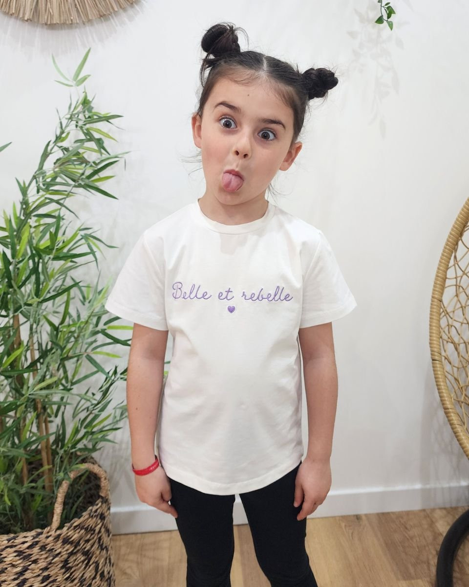 T-Shirt enfant écru broderie belle et rebelle parme