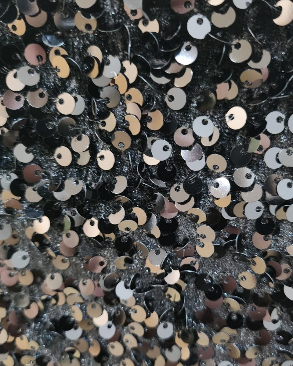 Top femme à sequins noirs Amal