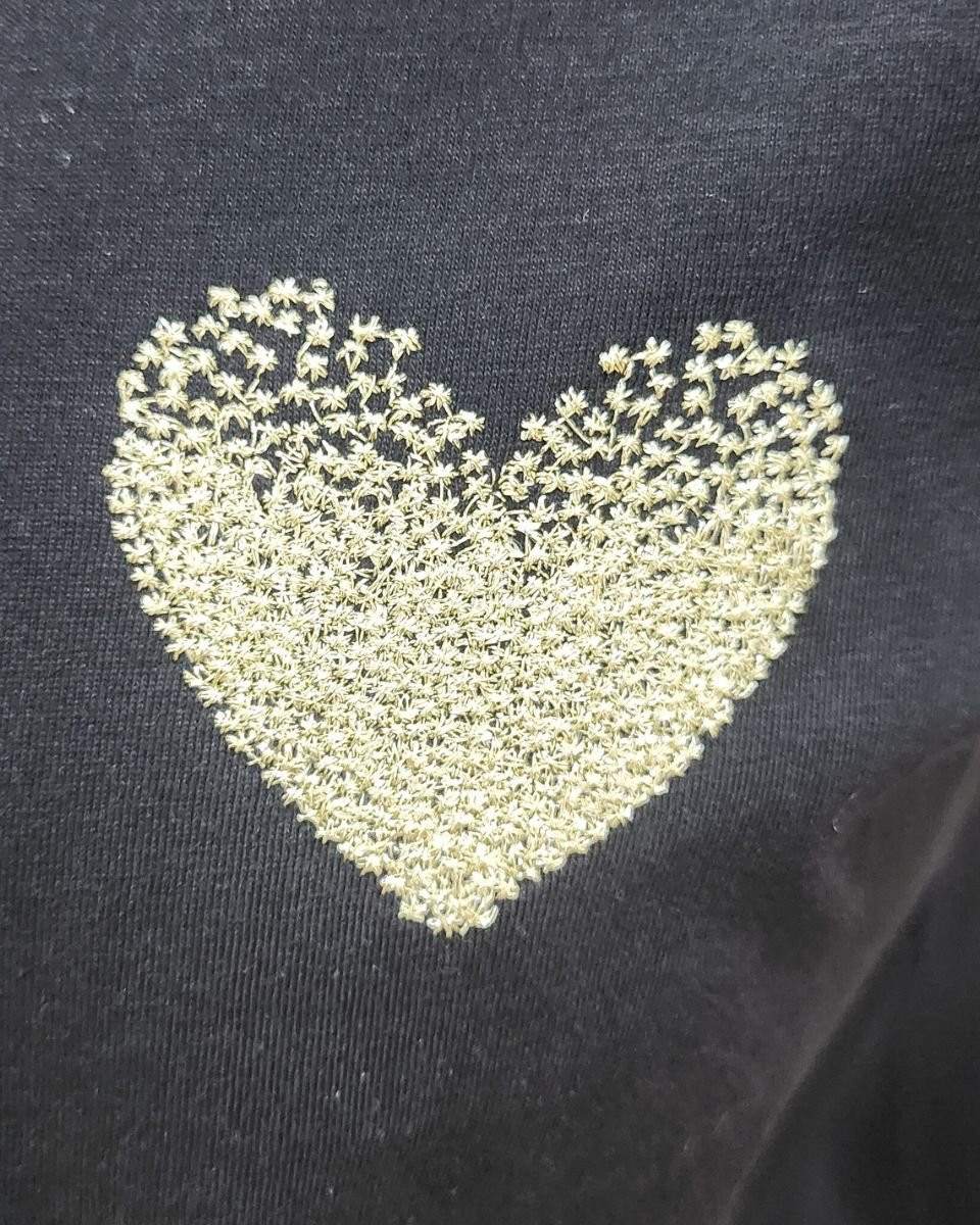 T-Shirt noir broderie coeur dégradé doré
