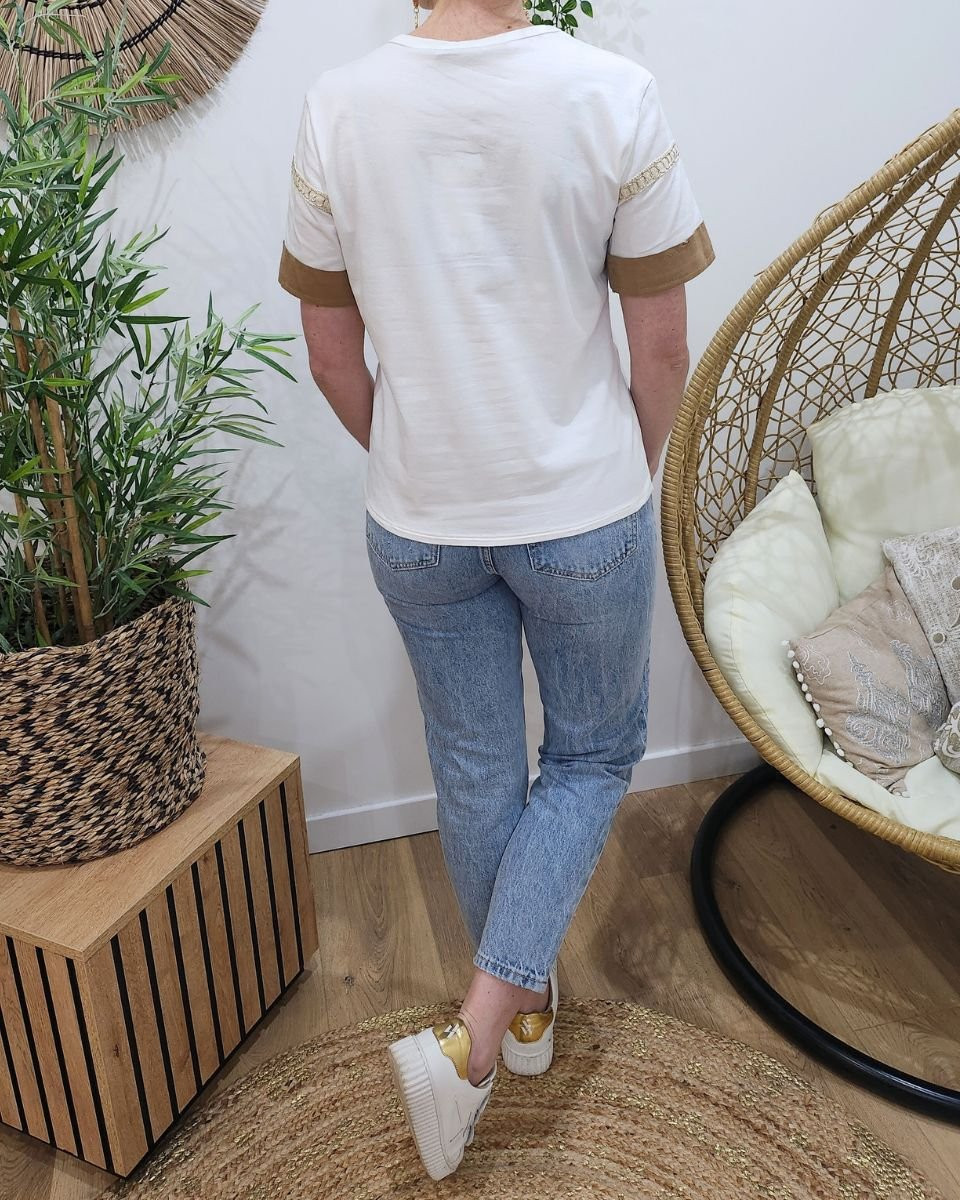 T-shirt femme blanc et suédine camel