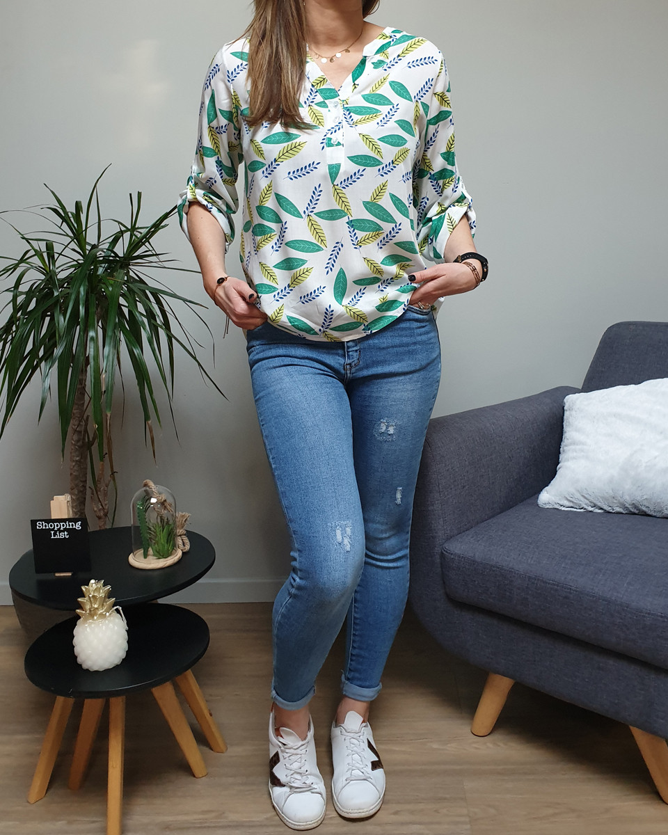 Tunique blanche feuilles vertes et bleues