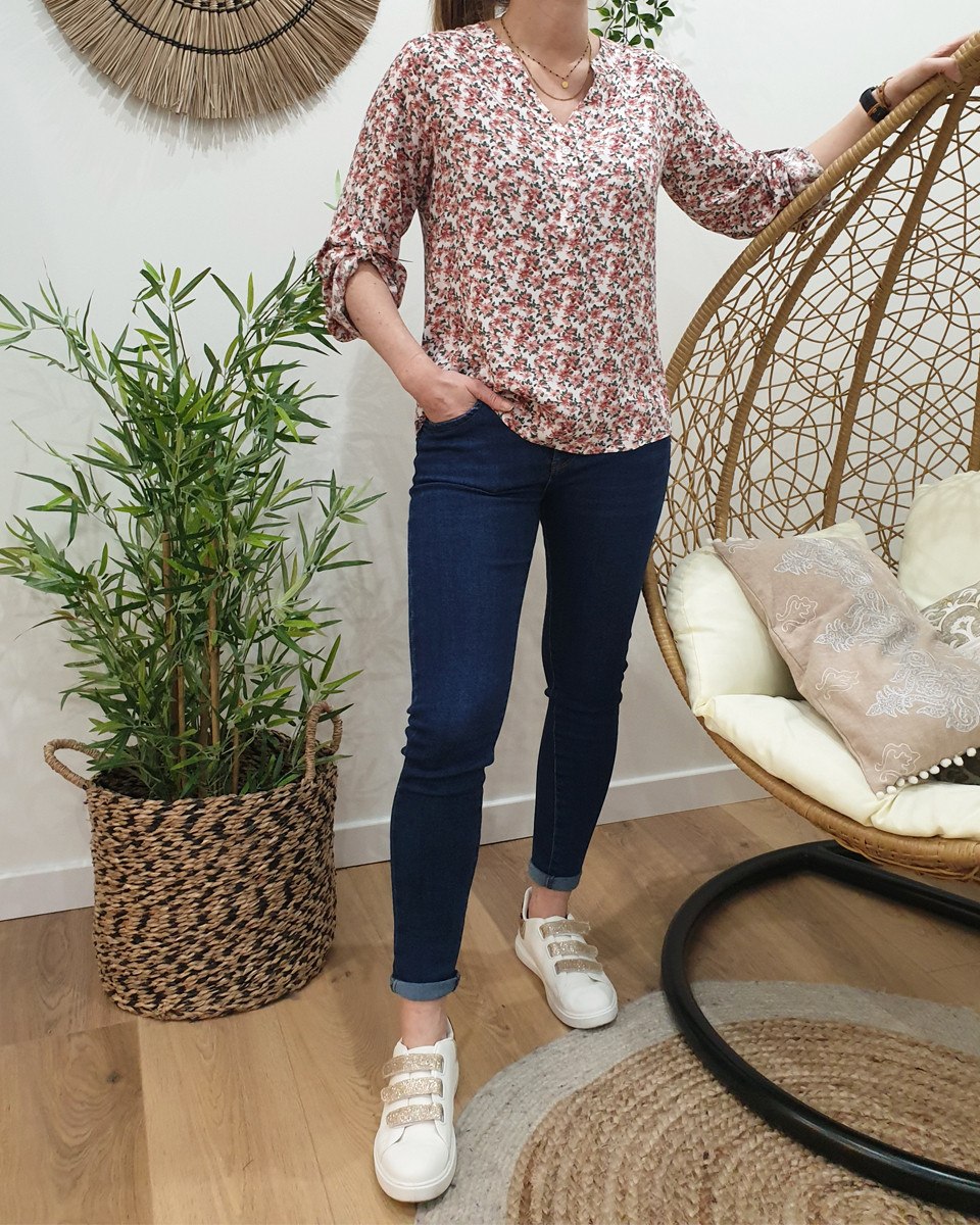 Tunique blanche à fleurs vieux rose et vertes