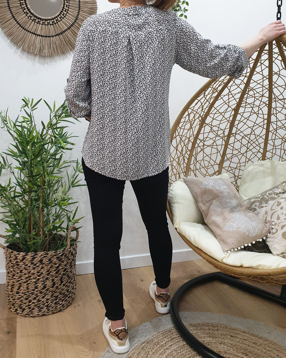 Tunique noire à petites fleurs blanches