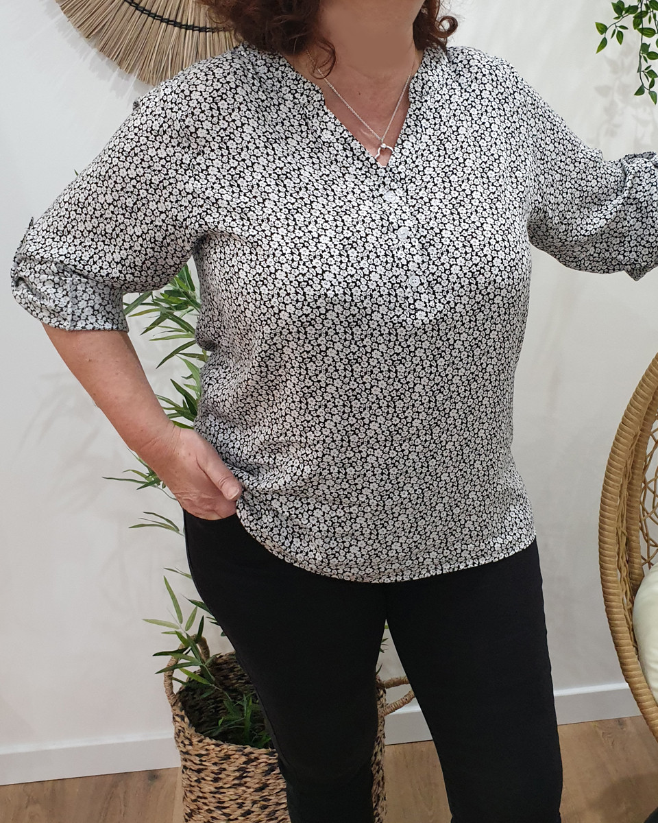 Tunique noire à petites fleurs blanches