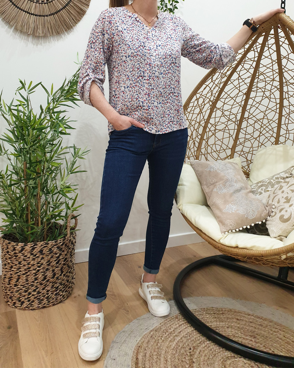 Tunique blanche à motifs bleus roses et corail