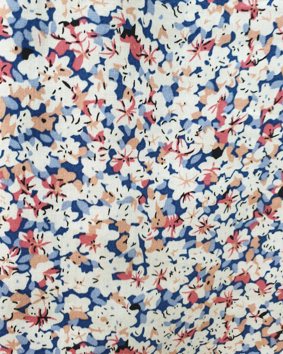 Tunique blanche à motifs bleus roses et corail