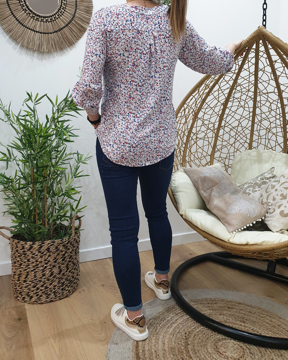 Tunique blanche à motifs bleus roses et corail